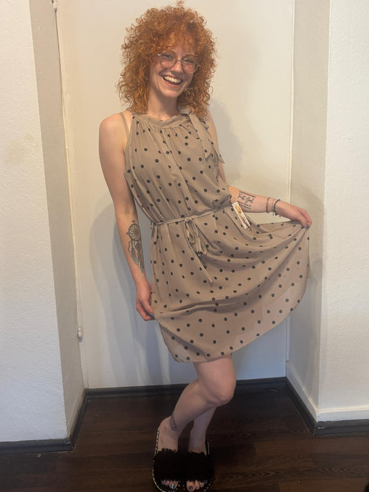 Kleid mit Punkten
